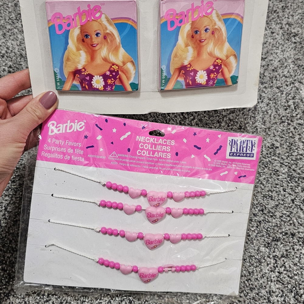 Barbie Pink Beaded Neckleces And Party Notepads Set